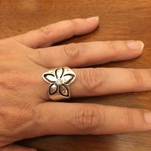Premier Designs silver-toned ring